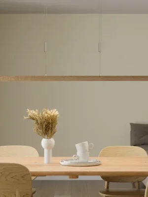 Akční Cena Quitani LED závěsné světlo Nora, dub přírodní, délka 118 cm