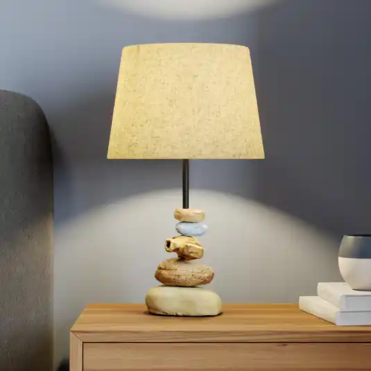 Stolní lampa Vera, látkový stínidlo a kamenný dekor, 38 cm Kup Teď