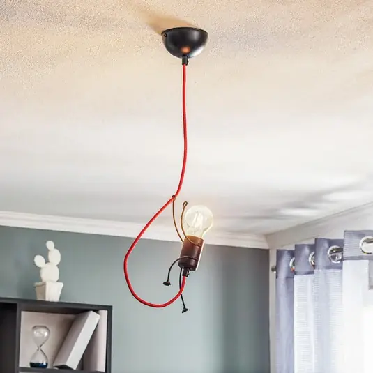 Sezónní Sleva Závěsné světlo Bobi 1 v černé barvě, kabel červený, 1-fl.