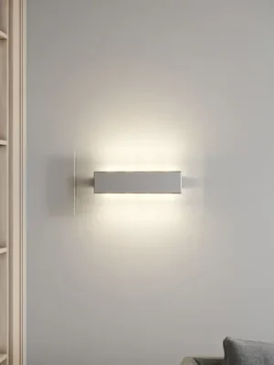 Levný Quitani LED nástěnné svítidlo Lole, hliník, 59 x 29 cm, sklo