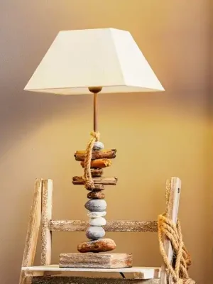Stolní lampa Seregon s kamennou dekorací, výška 63 cm Originální