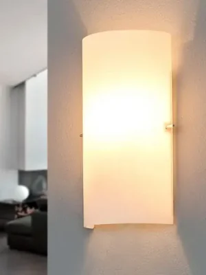 Značkový Nástěnné svítidlo Lucande Sidra, výška 28 cm, sklo, půlkruhové provedení