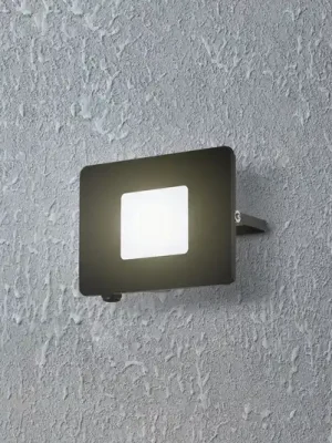 Super Cena Faedo 3 LED venkovní reflektor v černé barvě, 30W