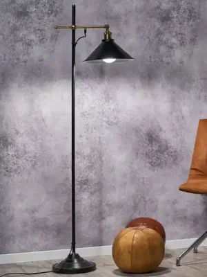 Aktuální Stojací lampa Lenius s pohyblivým stínidlem