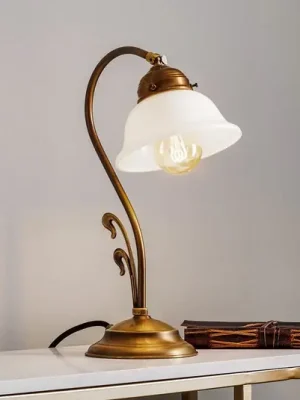 Must-Have Zaoblená stolní lampa Hannelore