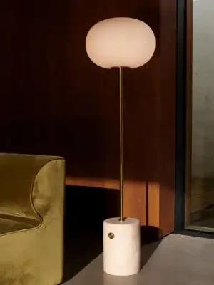 Značkový Stojací lampa Audo JWDA, mosaz/béžová, travertin, 150 cm, stmívatelné.