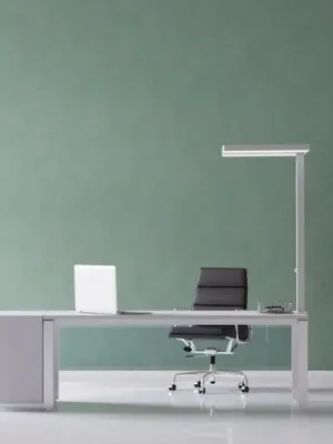 Rychlé Dodání LED stolní lampa MAULjaval, stříbrná, 120 cm, stmívatelná, svěrná patice