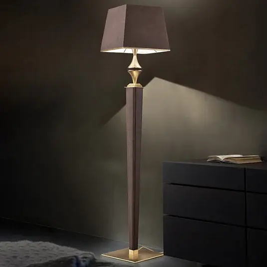 Cenový Hit Stojací lampa Darshan, hnědý kožený kryt