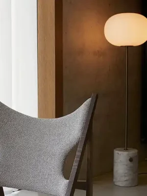 Stojací lampa Audo JWDA, bronzová/bílá, mramor, 150 cm, stmívatelné Must-Have