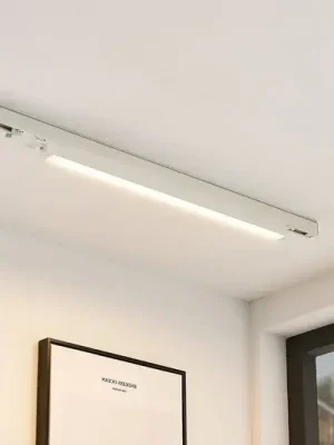 Aktuální Arcchio Harlow LED kolejnicové světlo, bílé, 69 cm, 3 000 K