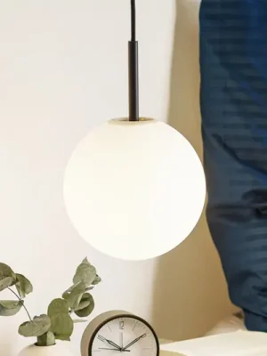 Závěsné světlo Audo LED TR Bulb, černé/matné opálové, sklo, E27 Oblíbený
