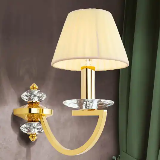 Must-Have Nástěnné světlo Avala z masivní mosazi