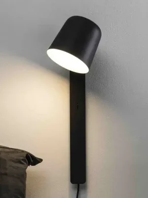 Značkový Nástěnné světlo Tila, naklápěcí hlava, černá