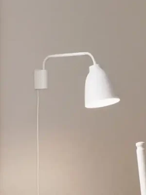 FRITZ HANSEN Caravaggio nástěnné světlo, bílá Akce