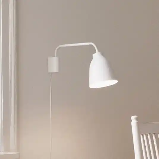 FRITZ HANSEN Caravaggio nástěnné světlo, bílá Akce
