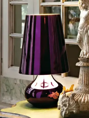Kartell Cindy LED stolní lampa, fialová metalíza Horká Nabídka