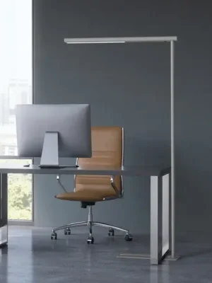 LED stojací lampa MAULjet, stříbrná barva, výška 195 cm Zlevněný