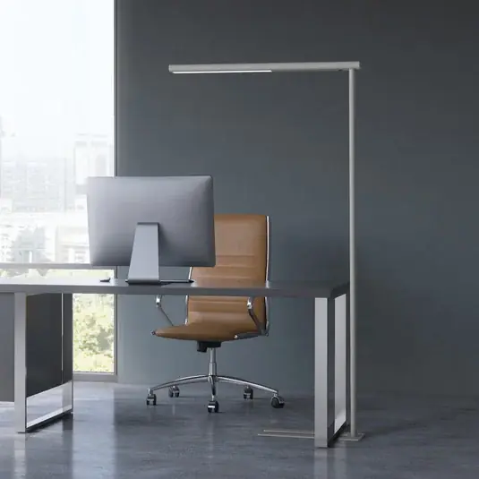 LED stojací lampa MAULjet, stříbrná barva, výška 195 cm Zlevněný