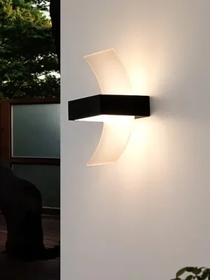 Zakřivená venkovní nástěnné LED světlo Skadi Víkendová Akce