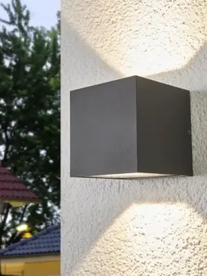 Akce Lucande LED venkovní nástěnné svítidlo Merjem, 10 cm, nahoru/dolů, IP54