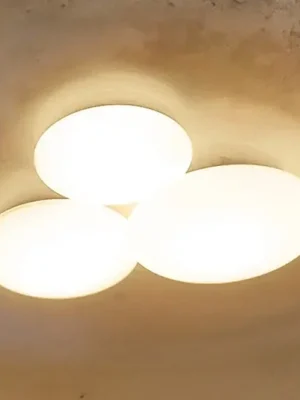 Vibia Puck – tříramenné stropní světlo Nová Kolekce