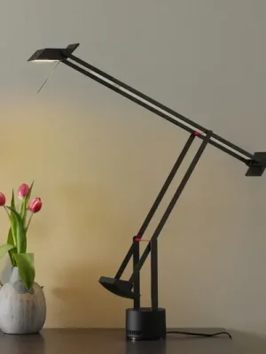 Sezónní Sleva Designová stolní lampa Artemide Tizio, černá