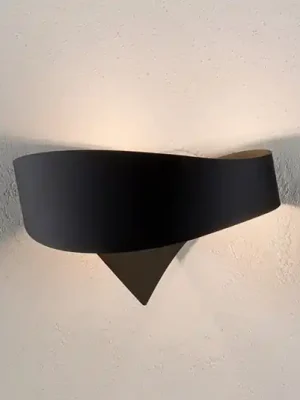Černé designové nástěnné svítidlo Scudo Časově Omezené