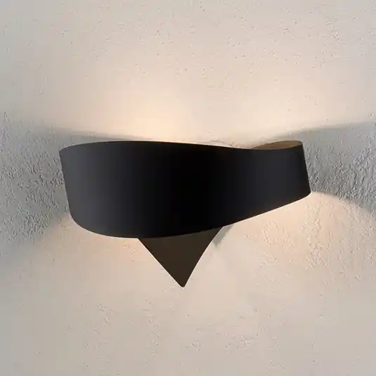 Černé designové nástěnné svítidlo Scudo Časově Omezené