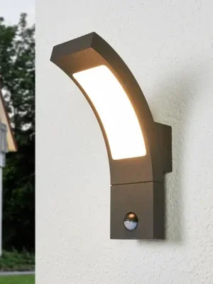 Venkovní nástěnné svítidlo Lucande LED Juvia, senzor, 27 cm, šedá, IP54 Odeslání Ihned