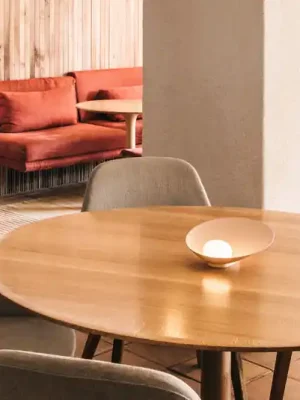 Must-Have Vibia Musa 7402 LED stolní lampa ležící, lososová