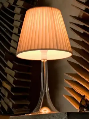 Novinka Stolní lampa FLOS Miss K, měkká