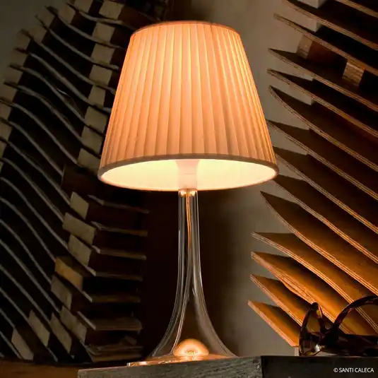 Novinka Stolní lampa FLOS Miss K, měkká