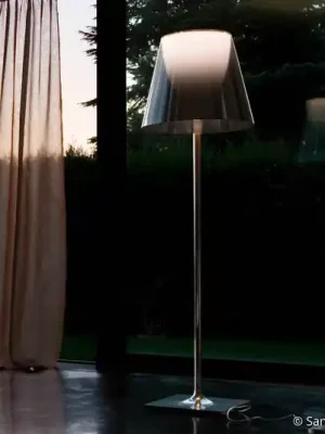 Stojací lampa FLOS KTribe F3, kouřově šedá Finální Výprodej