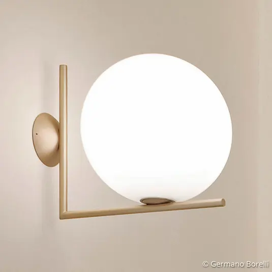 Pouze Dnes Nástěnné svítidlo FLOS IC C/W2, mosaz Ø 30 cm