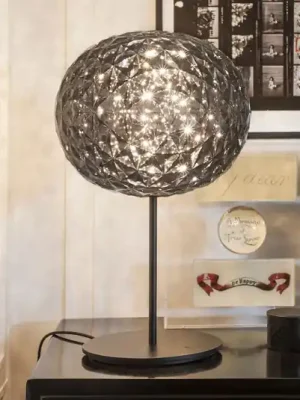 Kartell Planet LED stolní lampa s nohou, šedá Koupit Online