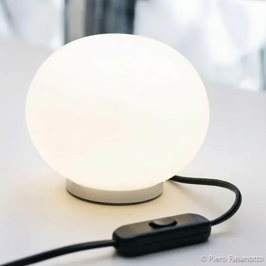 Dokud Zásoby Vydrží FLOS Glo-Ball Basic Zero - bílá stolní lampa