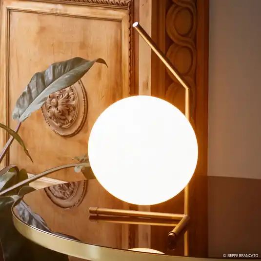 FLOS IC T1 Nízká designová stolní lampa mosazné barvy Ihned K Objednání