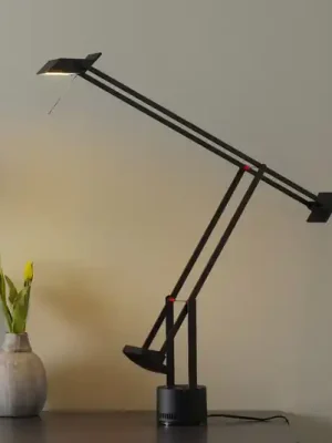 Artemide Tizio LED stolní lampa 3 000 K Nová Kolekce