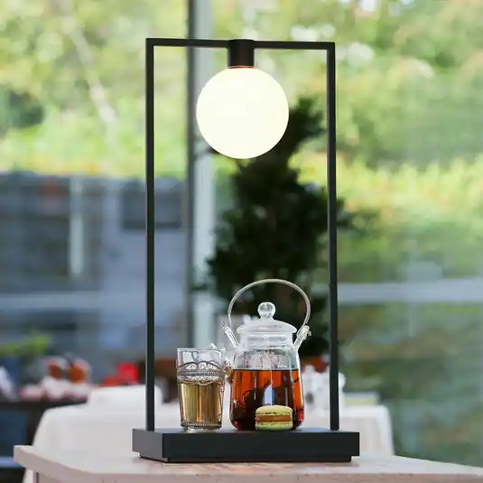 Novinka Stolní lampa Artemide Curiosity 36 se skleněným stínidlem