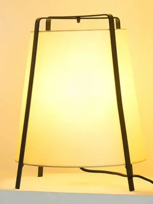 Koupit Online V Španělsku vyrobená stolní lampa Akane