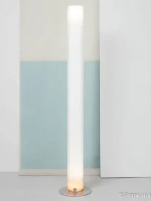 Stojací lampa FLOS Stylos ve tvaru válce, výška 200 cm Must-Have