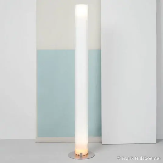 Stojací lampa FLOS Stylos ve tvaru válce, výška 200 cm Must-Have