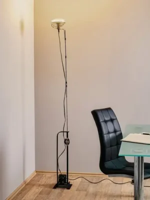 Nízká Cena Limitovaná edice stojací lampy FLOS Toio, černá, kov, 195 cm