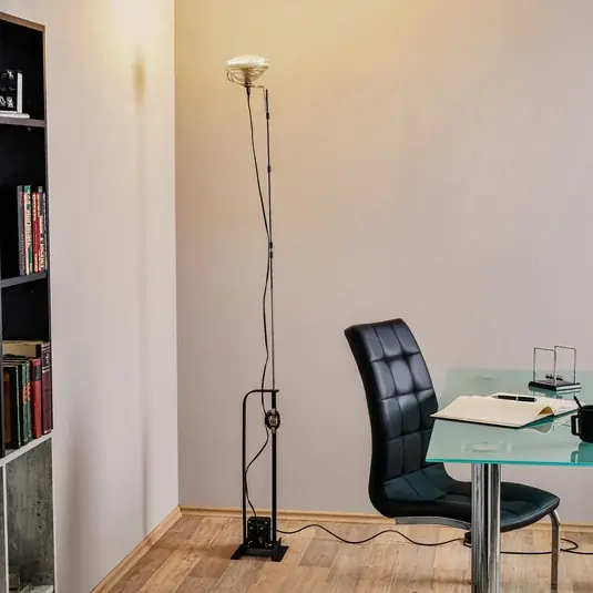 Nízká Cena Limitovaná edice stojací lampy FLOS Toio, černá, kov, 195 cm