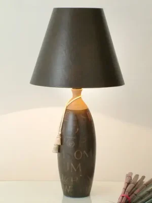 Cenově Výhodný Stolní lampa Carattere Alta v tenkém tvaru