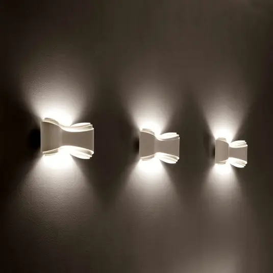 Bílé designové nástěnné svítidlo Ionica Expresní Doručení