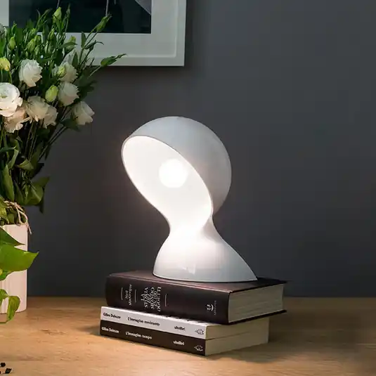 Expresní Doručení Artemide Dalù designová stolní lampa v bílé barvě