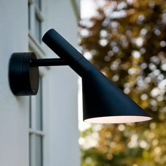 Louis Poulsen AJ - LED nástěnná lampa, černá Vrácení Zdarma