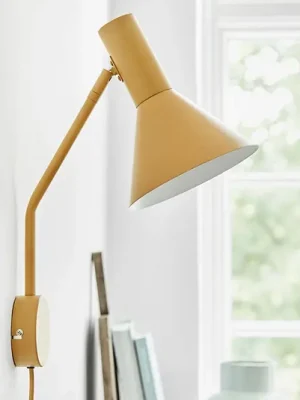 Objednat Nyní FRANDSEN Nástěnné světlo Lyss, světle hnědé, zástrčka, 42 cm, E27