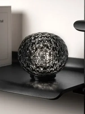 Must-Have Kartell Mini Planet stolní lampa, kouřově šedá